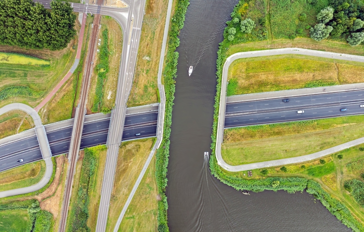 Shutterstock 2731542459